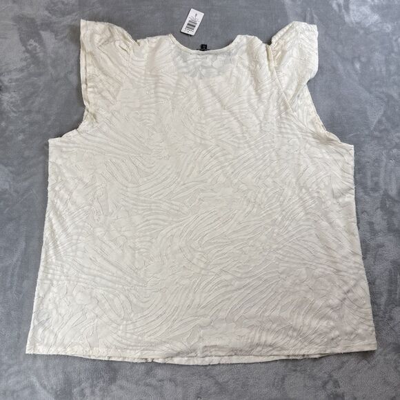 Torrid Women's 5X Ivory Textured Floral Top Cap Sleeve Blouse NWT Plus Size - Picture 6 of 6